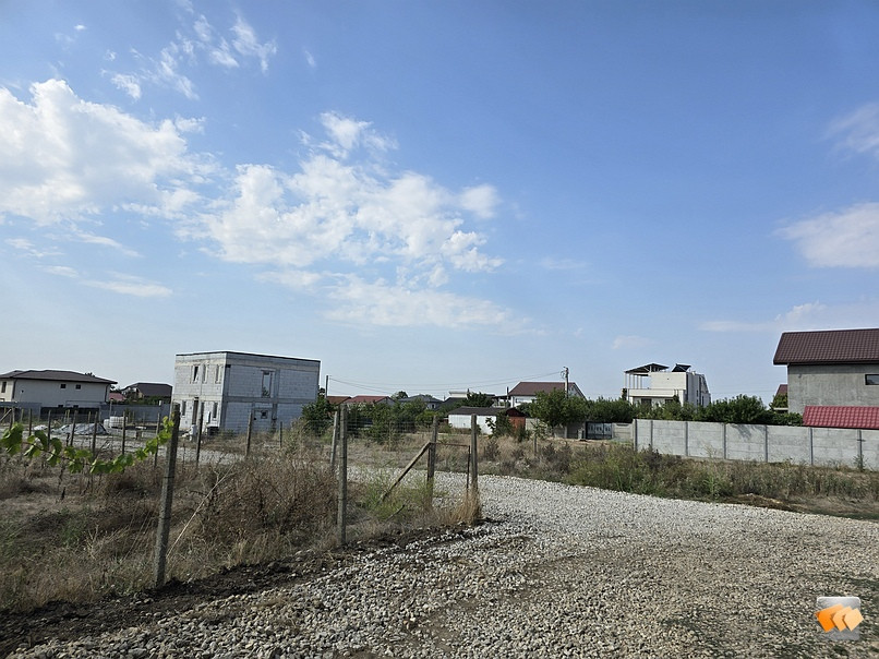 Teren de vanzare in Lazu lot de casa cu PUZ