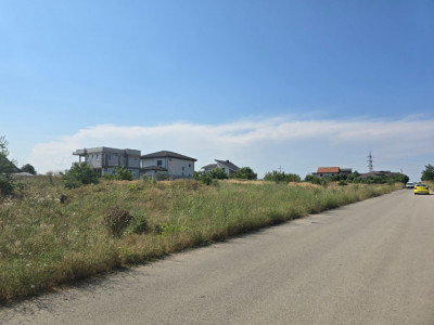 Teren de vanzare in Lazu