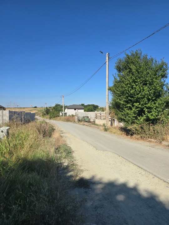 Teren de vanzare in Lazu