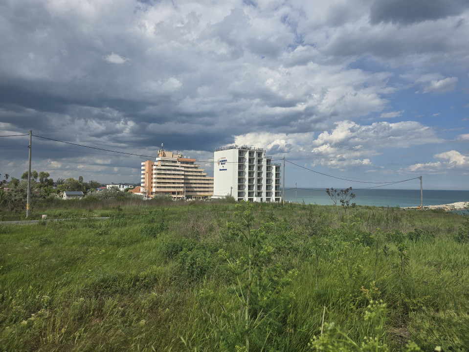 Teren de vanzare in Costinesti zona Forum