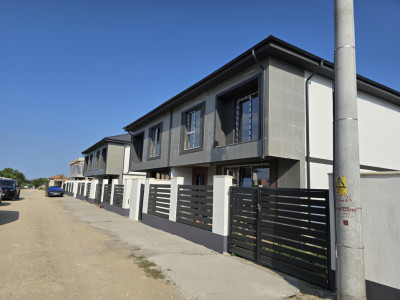 Vila de vanzare Lazu