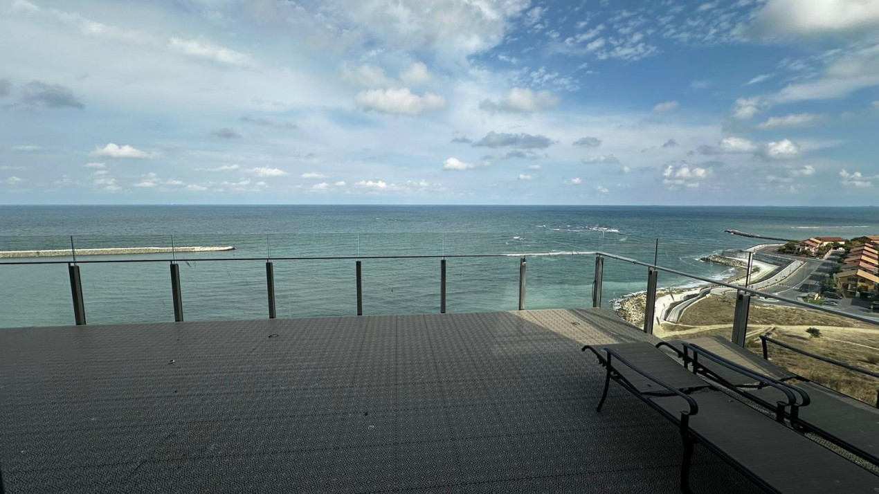 Apartament de vanzare Constanta zona Faleza Nord vedere frontala la Marea Neagra