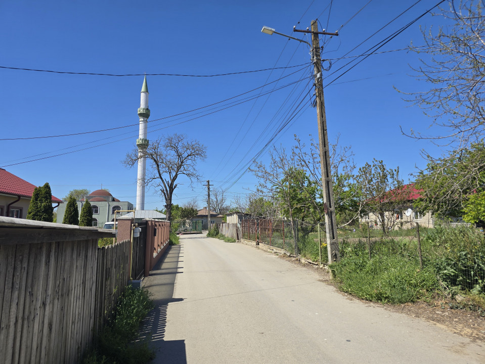 Vanzari terenuri in Lazu