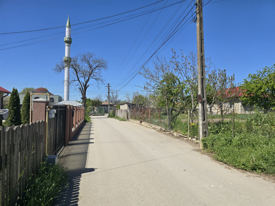 Vanzari terenuri in Lazu