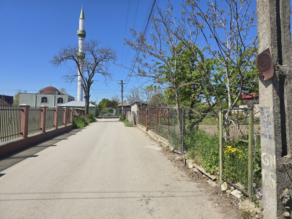 Vanzari terenuri in Lazu