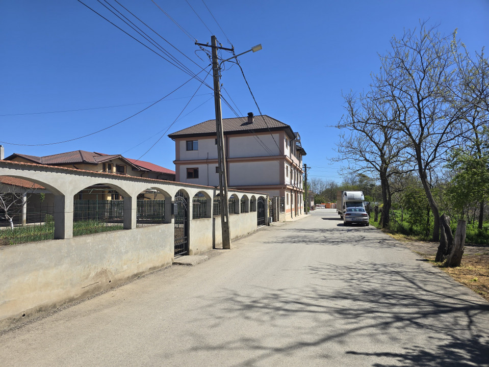 Vanzari terenuri in Lazu