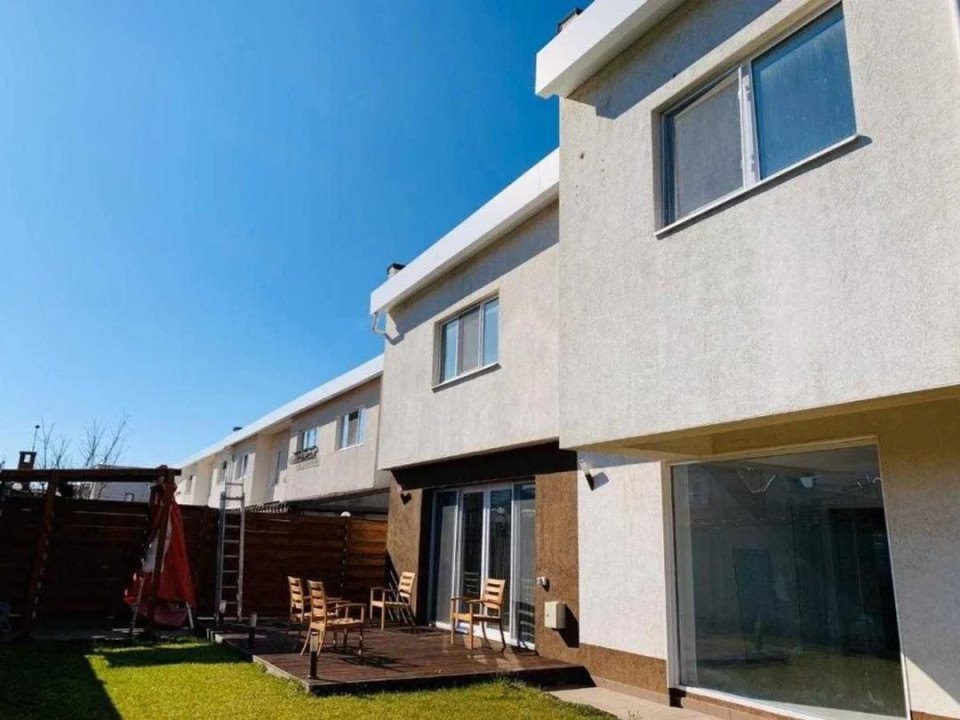 Vila de vanzare in Constanta zona Kamsas