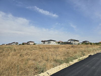 Teren de vanzare in Lazu 