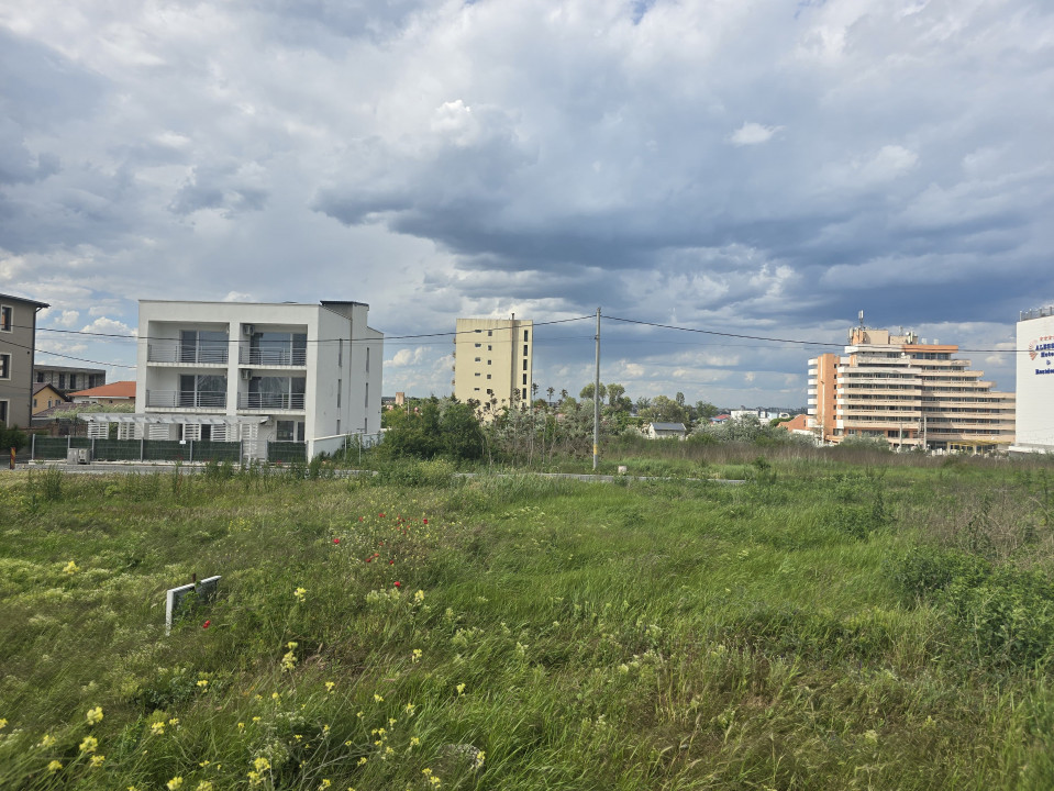 Vand teren in Costinesti zona Forum