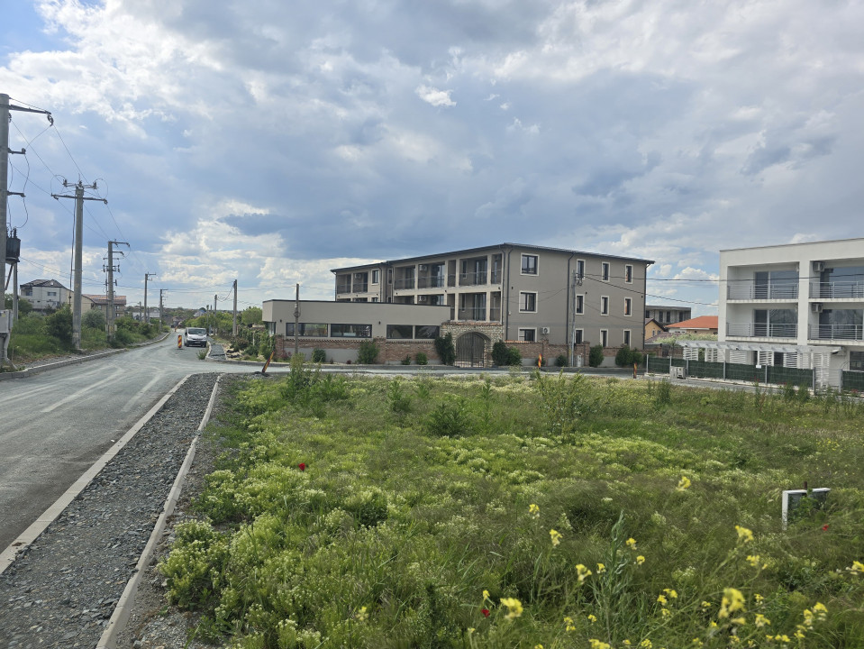 Vand teren in Costinesti zona Forum