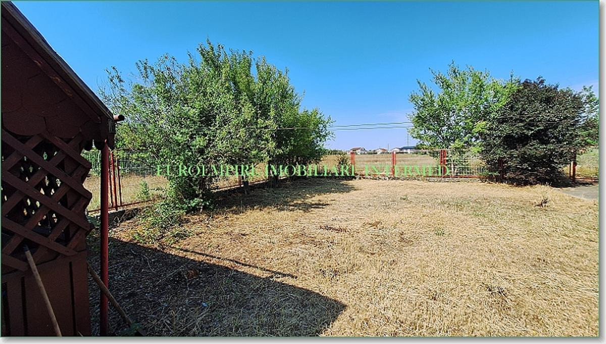 Casa de vanzare in Lazu